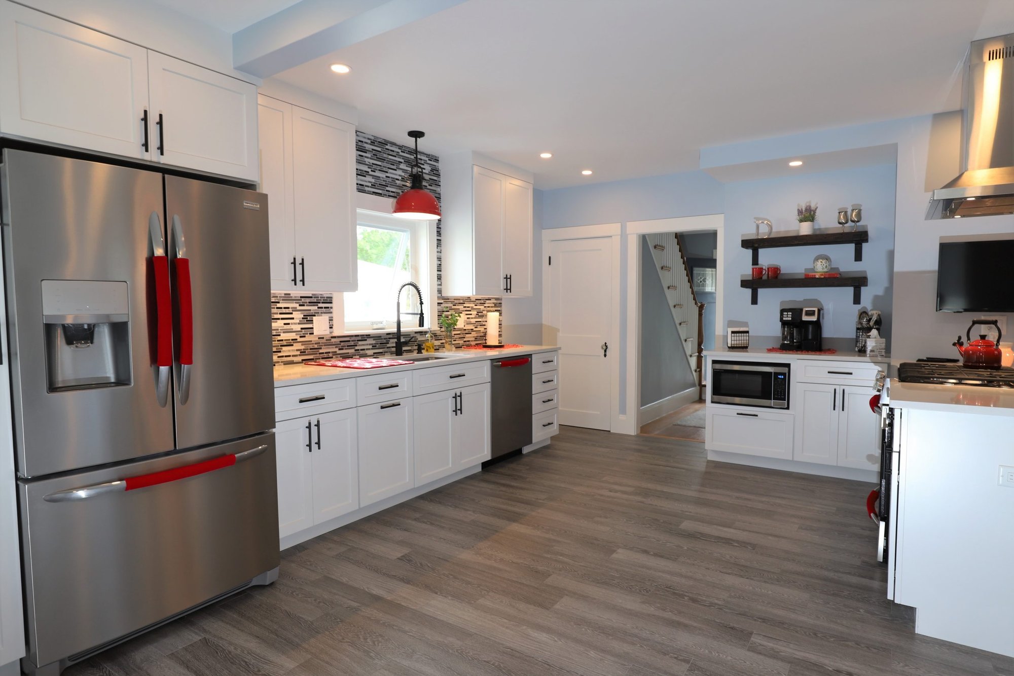 DKitchen-Whole-View-to-Entry
