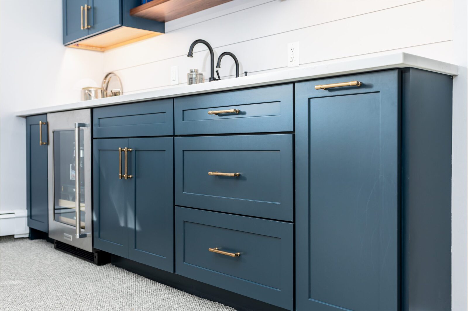 wet-bar-kitchenette-blue-cabinetry