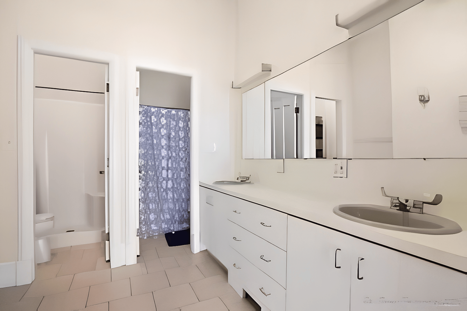 jack-jill-bathroom-before